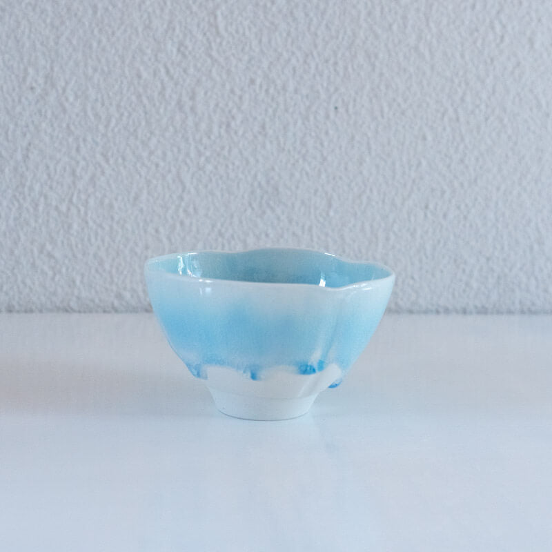 藤内紗恵子 花楕円 カップ 青 – うつわ屋まほろ