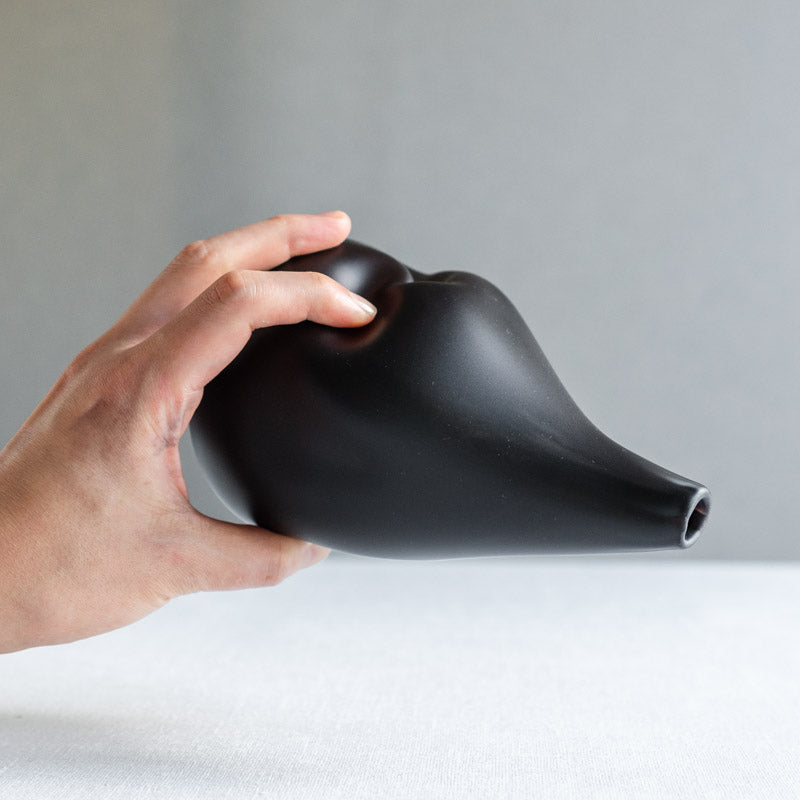 Aiba Manako Flower Vase Black C