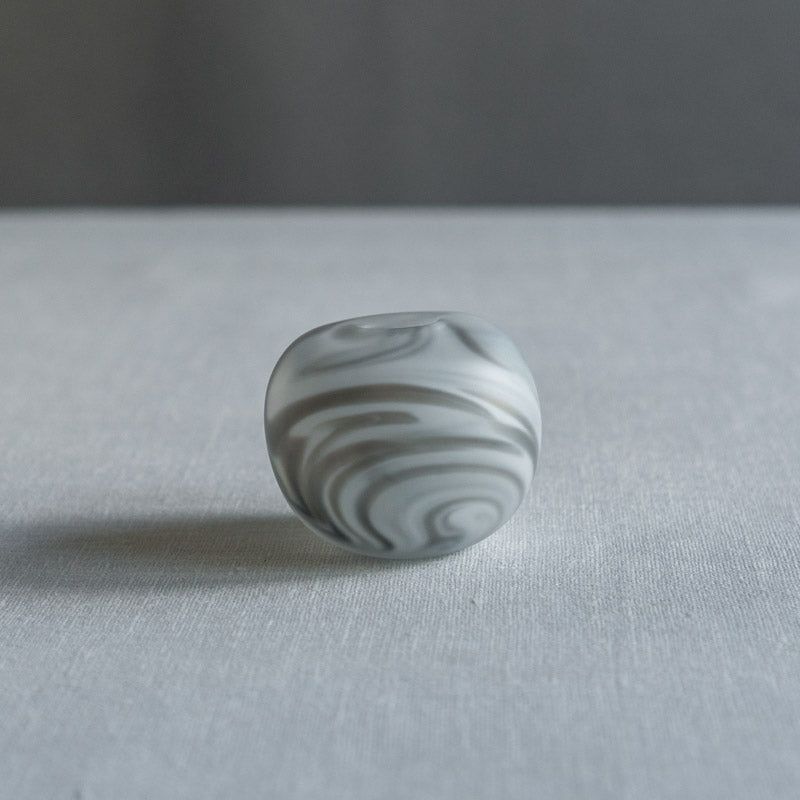 饗庭三七子 flower vase white