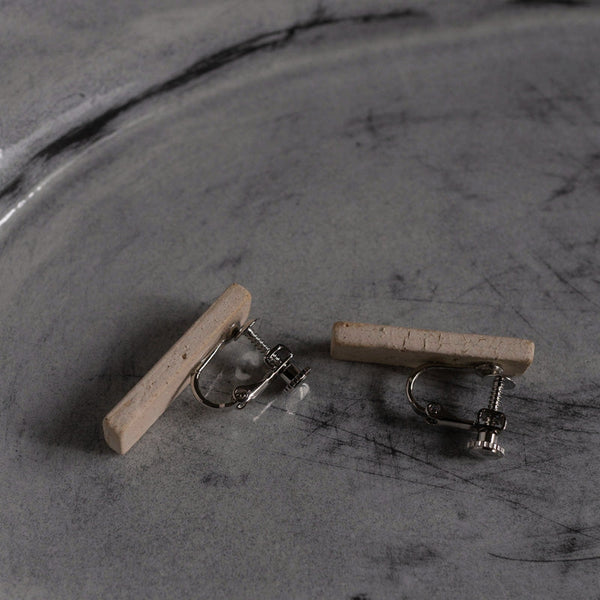 阿部有希 罅絵 イヤリング 四角 斜線