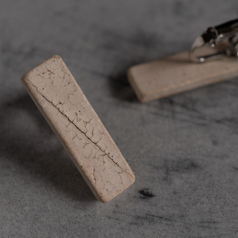 阿部有希 罅絵 イヤリング 四角 斜線