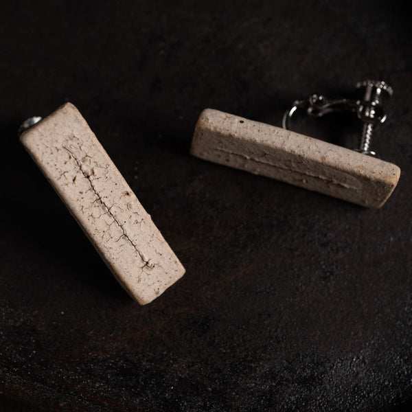 阿部有希 罅絵 イヤリング 四角 センターライン