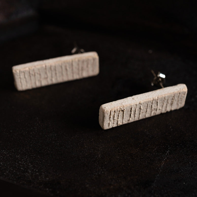 阿部有希 罅絵 ピアス 四角 ストライプ