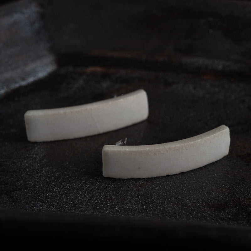 阿部有希 白釉 ピアス 四角