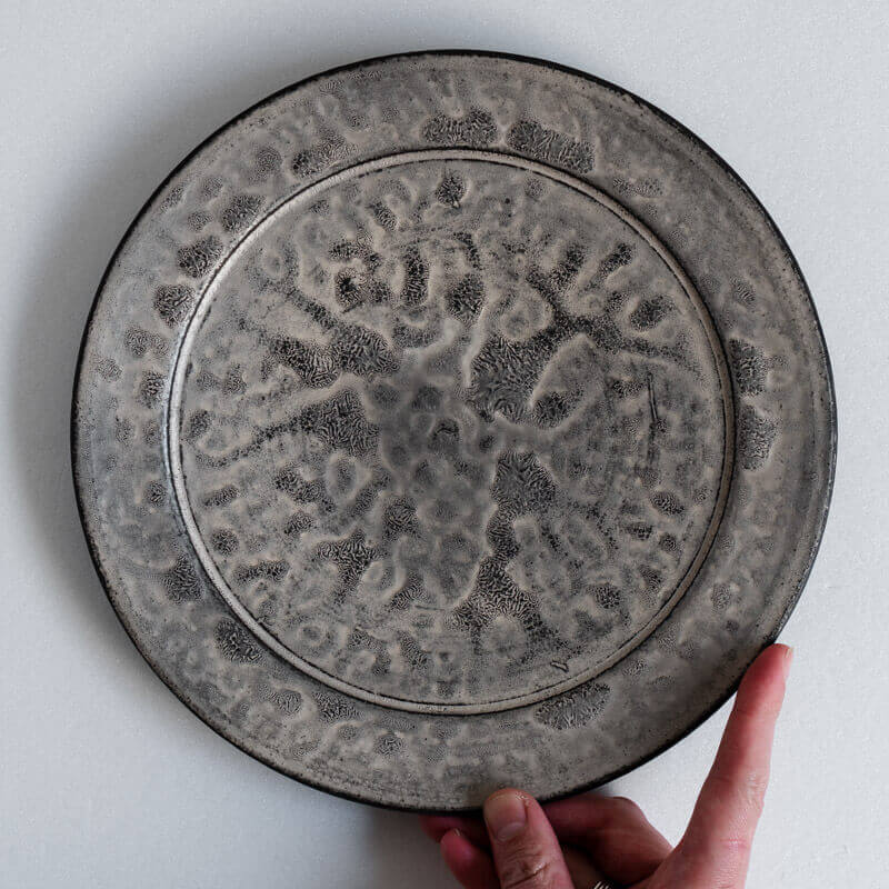 Haga Minoru Black and Silver Rimmed Plate 25cm
