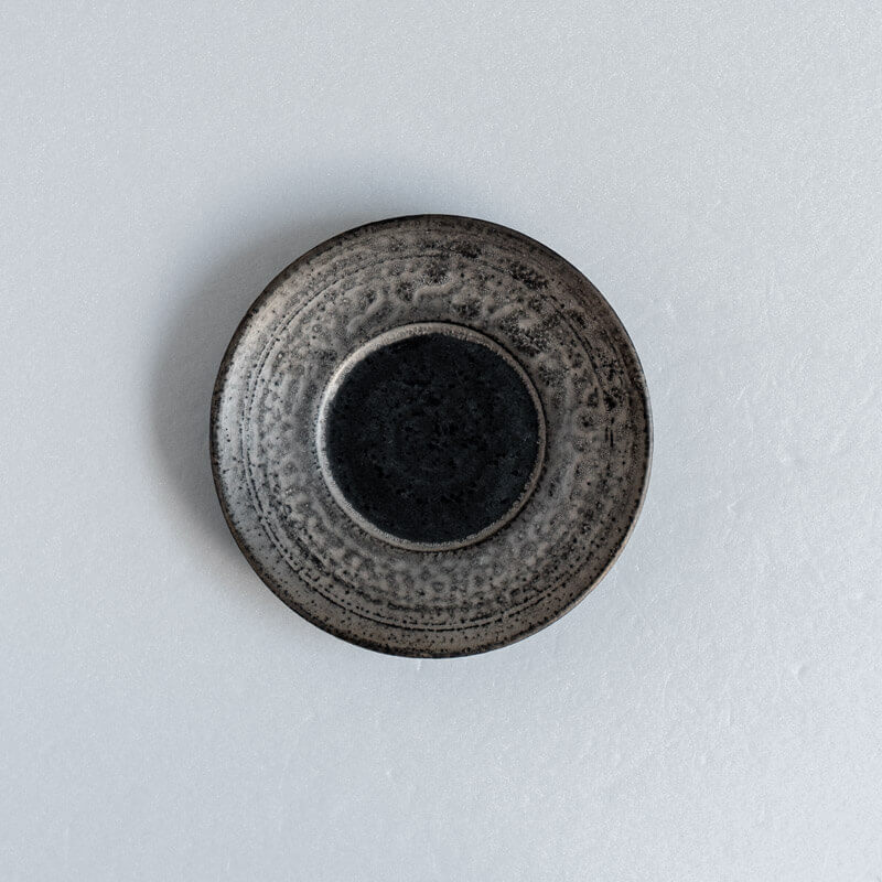 Haga Minoru, black and silver rimmed plate, 13cm