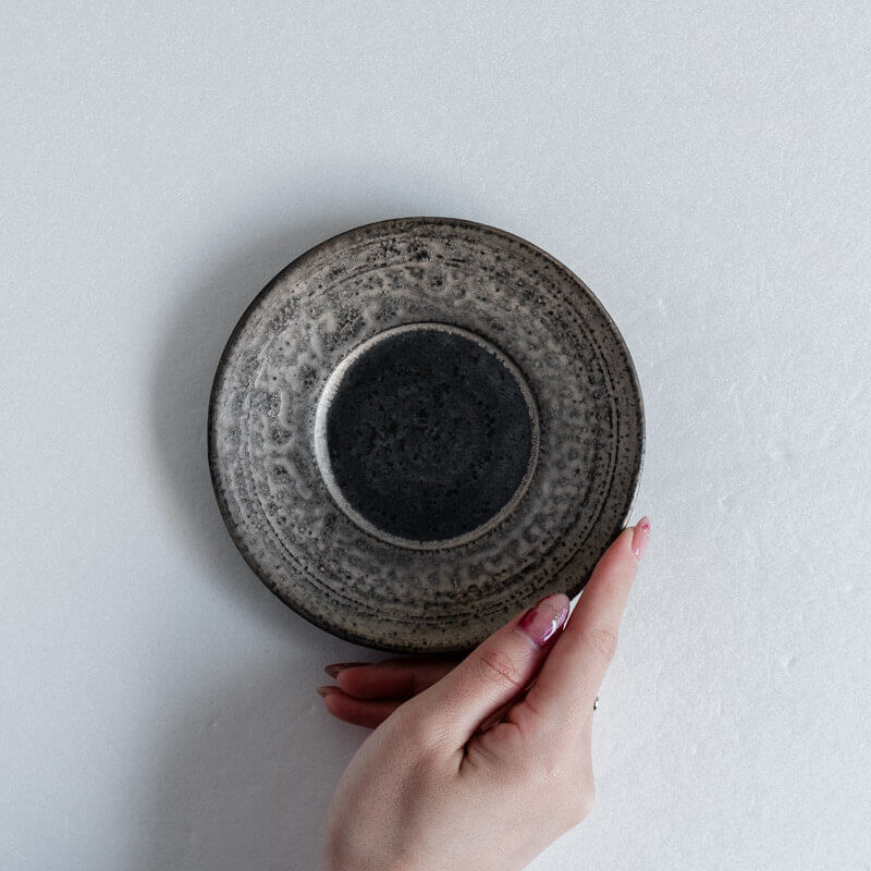 Haga Minoru, black and silver rimmed plate, 13cm
