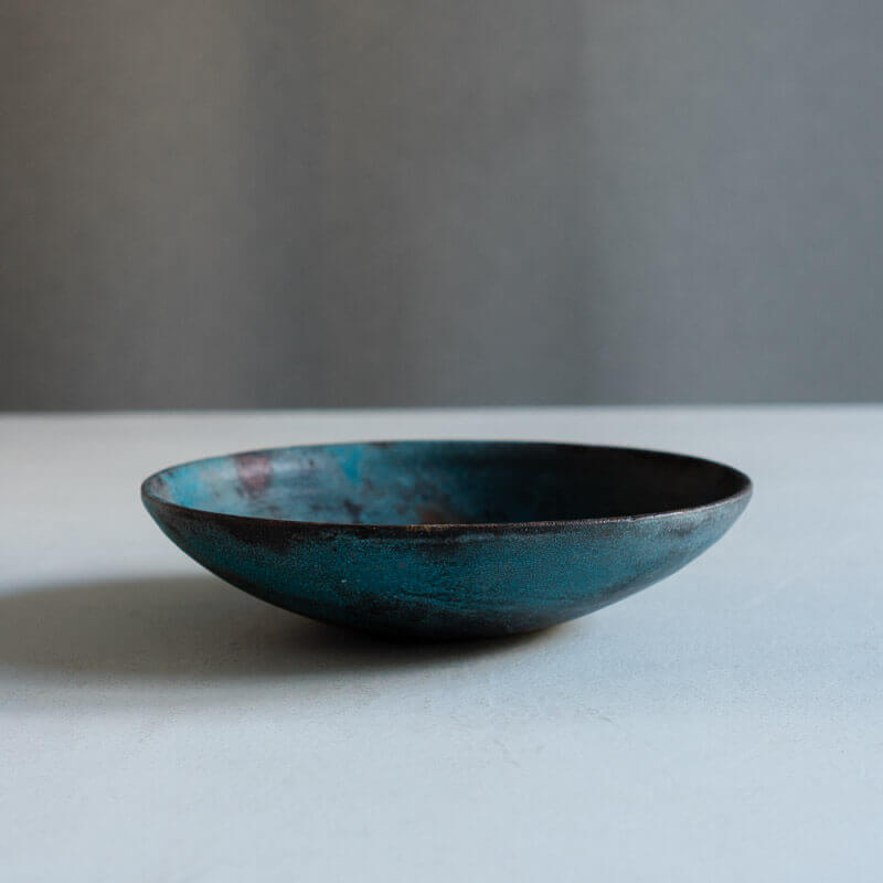 芳賀稔 埋め焼き 青 鉢 20cm A – うつわ屋まほろ