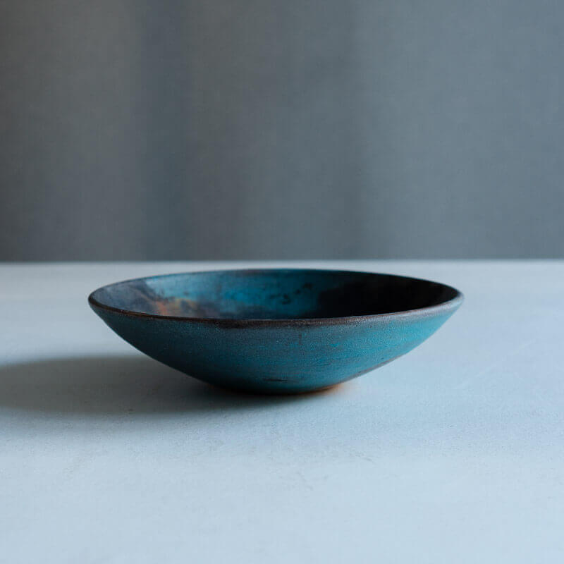 芳賀稔 埋め焼き 青 鉢 20cm B – うつわ屋まほろ