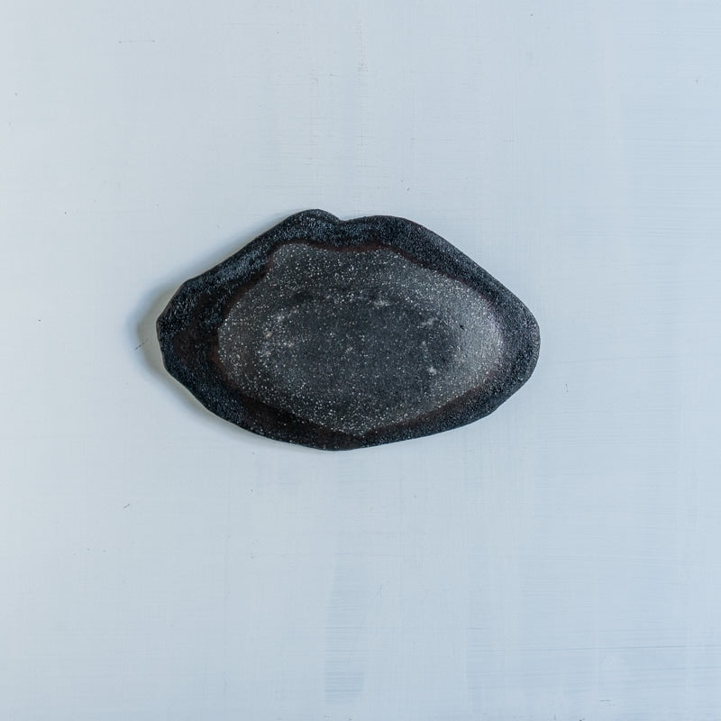 菊地亨 楕円小皿 黒