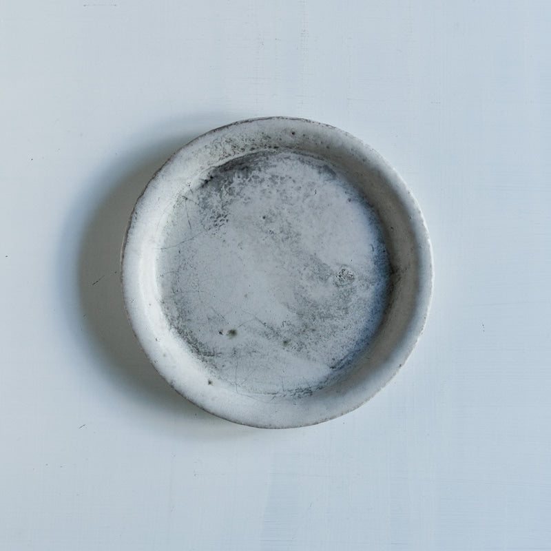 菊地亨 丸小皿 白墨 C
