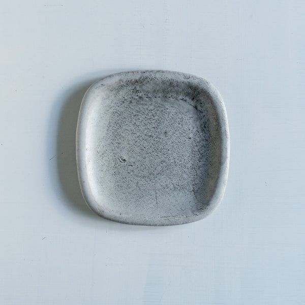 菊地亨 四角小皿 白墨 A