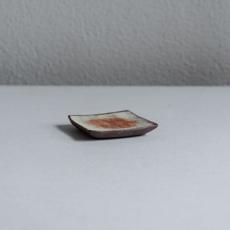 大橋睦 焼締粉引 小皿 角 B