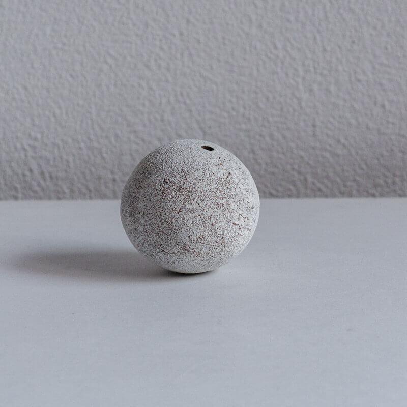 Mutsumi Ohashi, White Round Vase