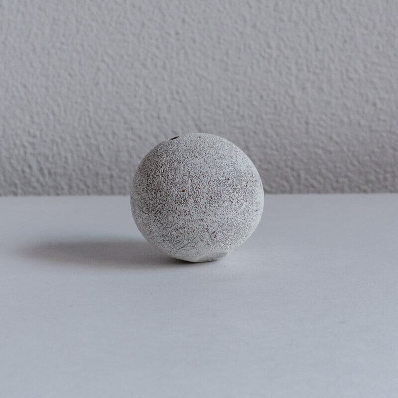Mutsumi Ohashi, White Round Vase