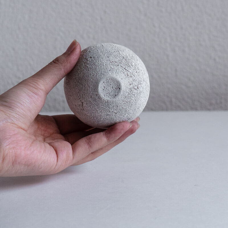 Mutsumi Ohashi, White Round Vase