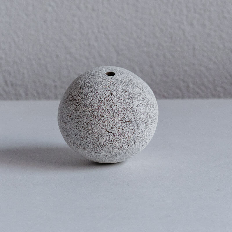 Mutsumi Ohashi, White Round Vase