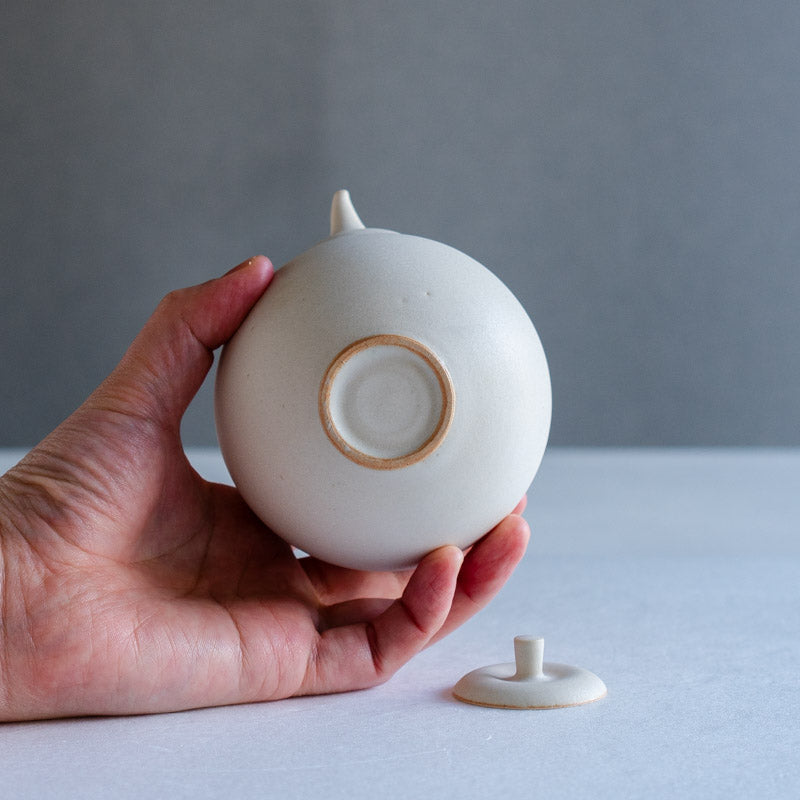 OWADA Yuka White Dobin