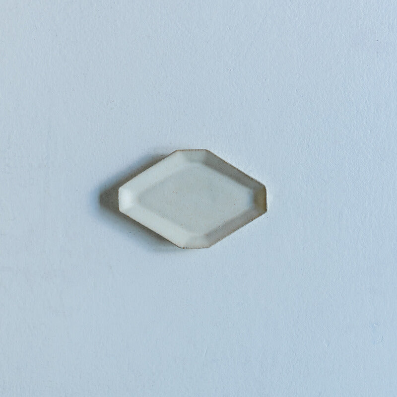 Tsukamoto Yuta Diamond-shaped Mini Plate, White